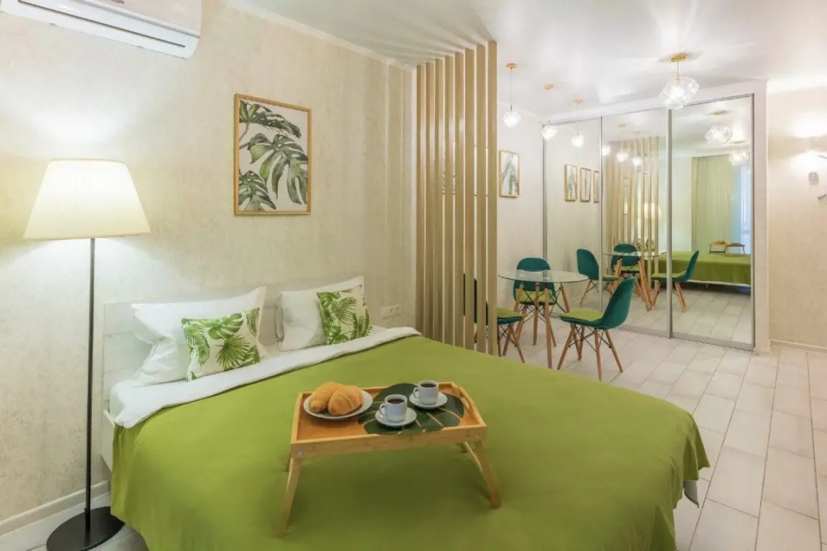 Апартаменты Студия Изумруд Apart Energy с Парящей Кроватью и Лоджией