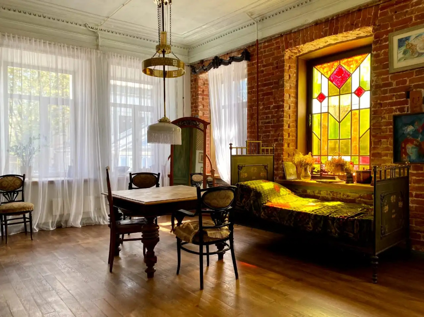 Апартаменты Дом с витражом