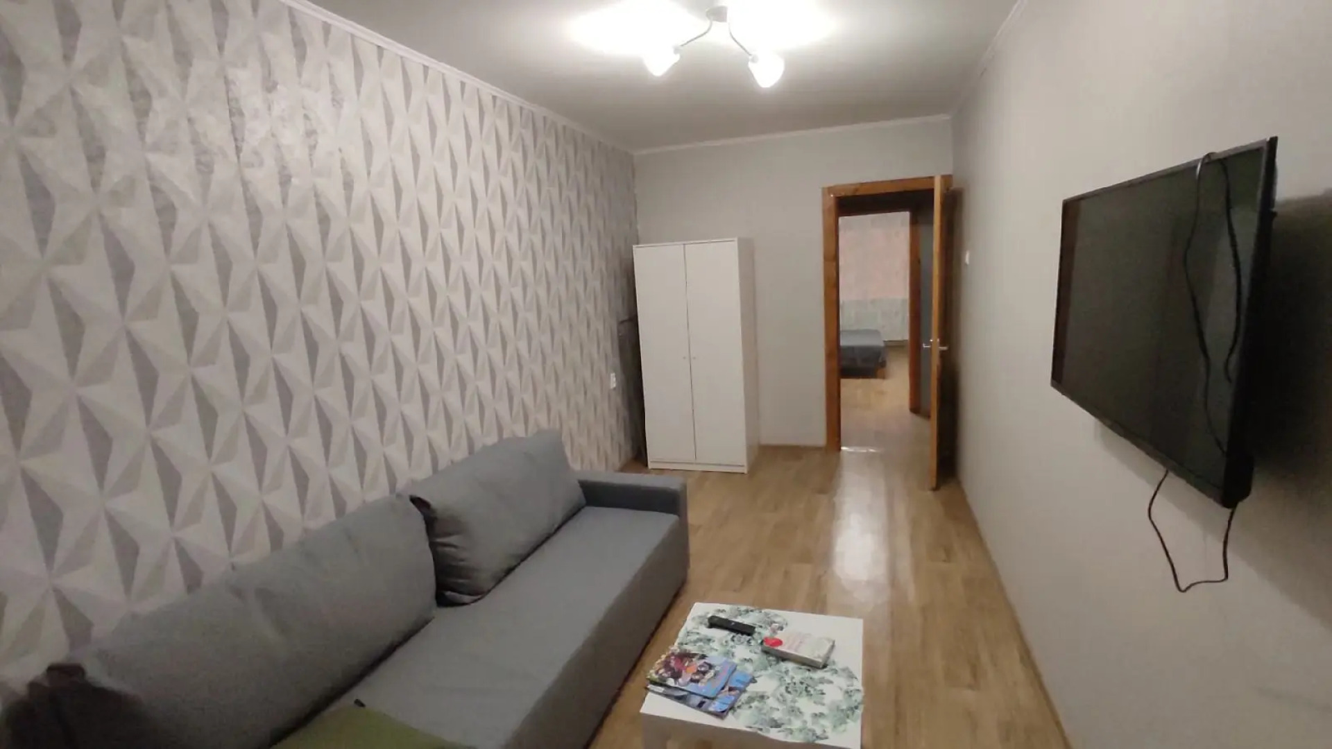 Квартира Двухкомнатная 50 лет Октября 33