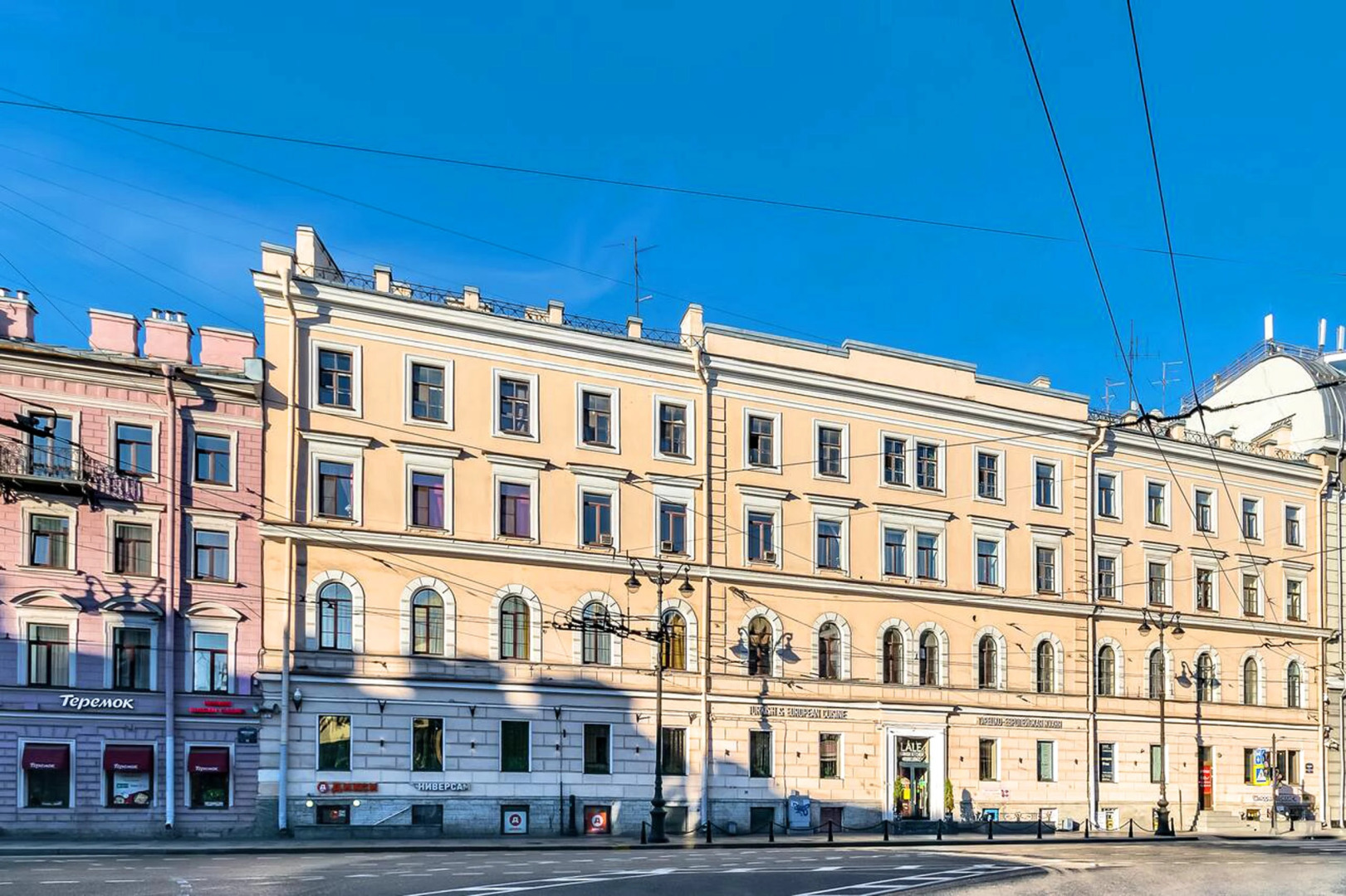 Квартира New Horizon Nevskiy 91 вид на главную улицу Петербурга из вашего окна