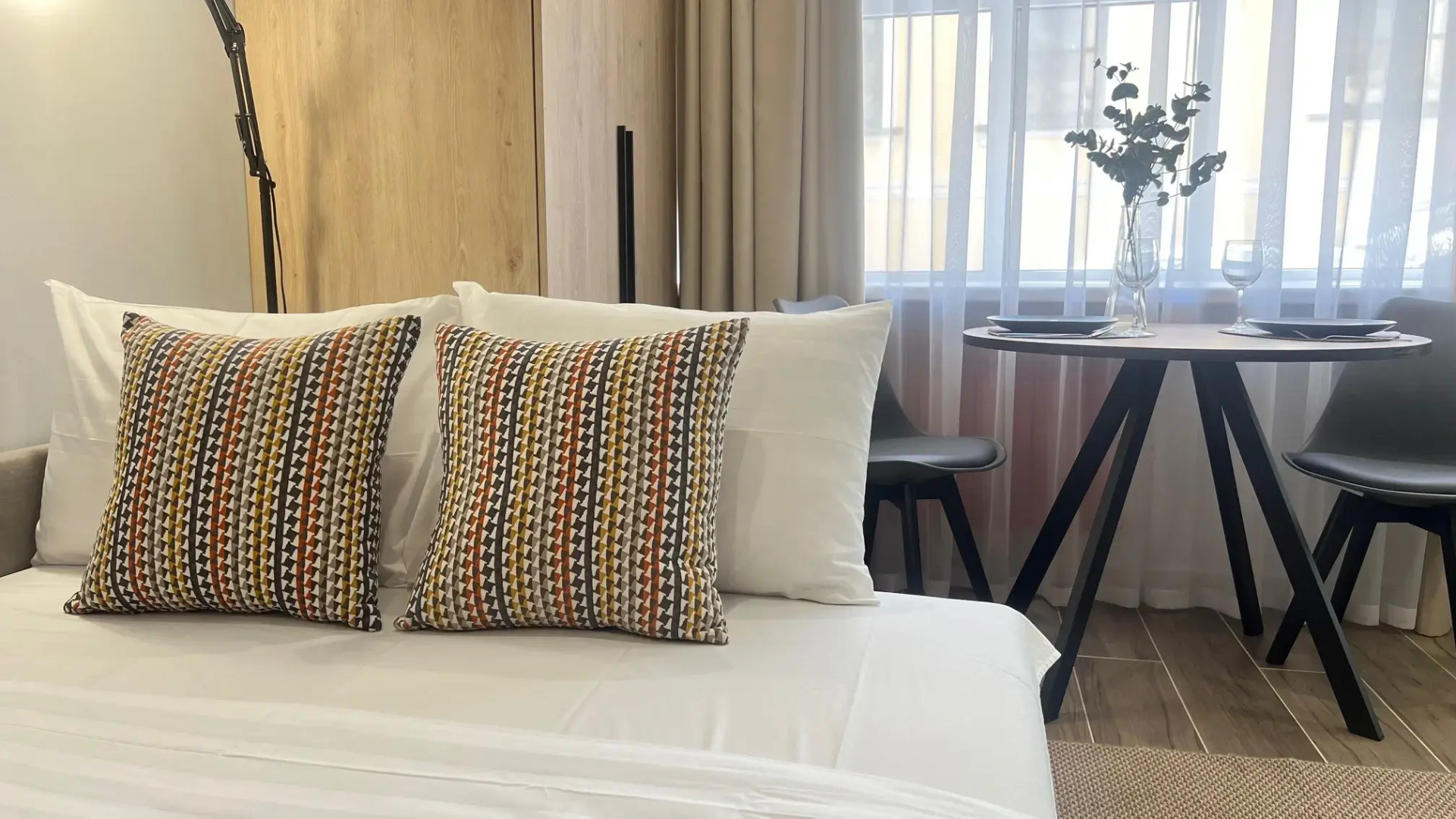 Апартаменты у Часовой Башни Оранжевые