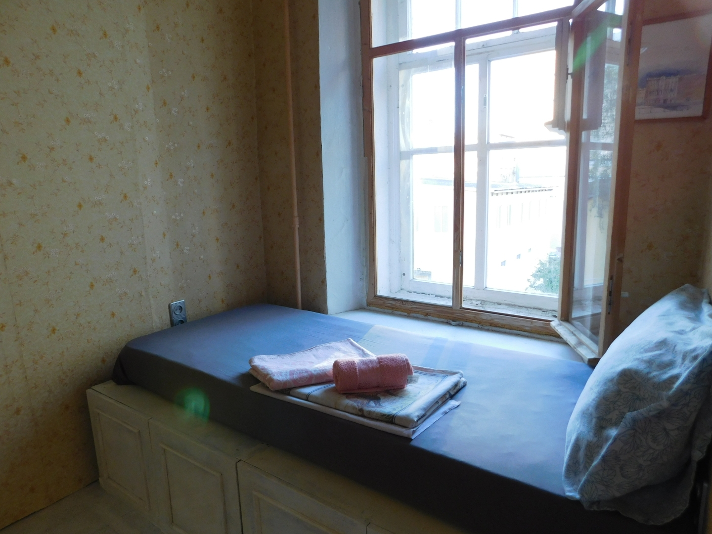 Бунгало Необустроенная Комната Творческого Человека в Трехкомнатной обычной квартир