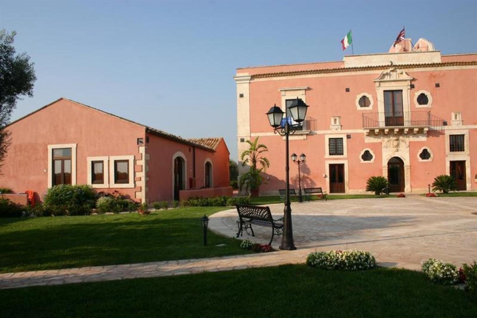 Отель Lady Lusya