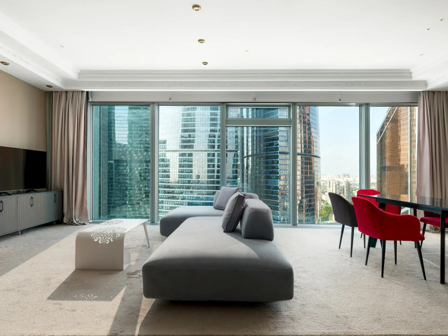 Апартаменты в Москва Сити стильные и просторные с широкой панорамой на башни