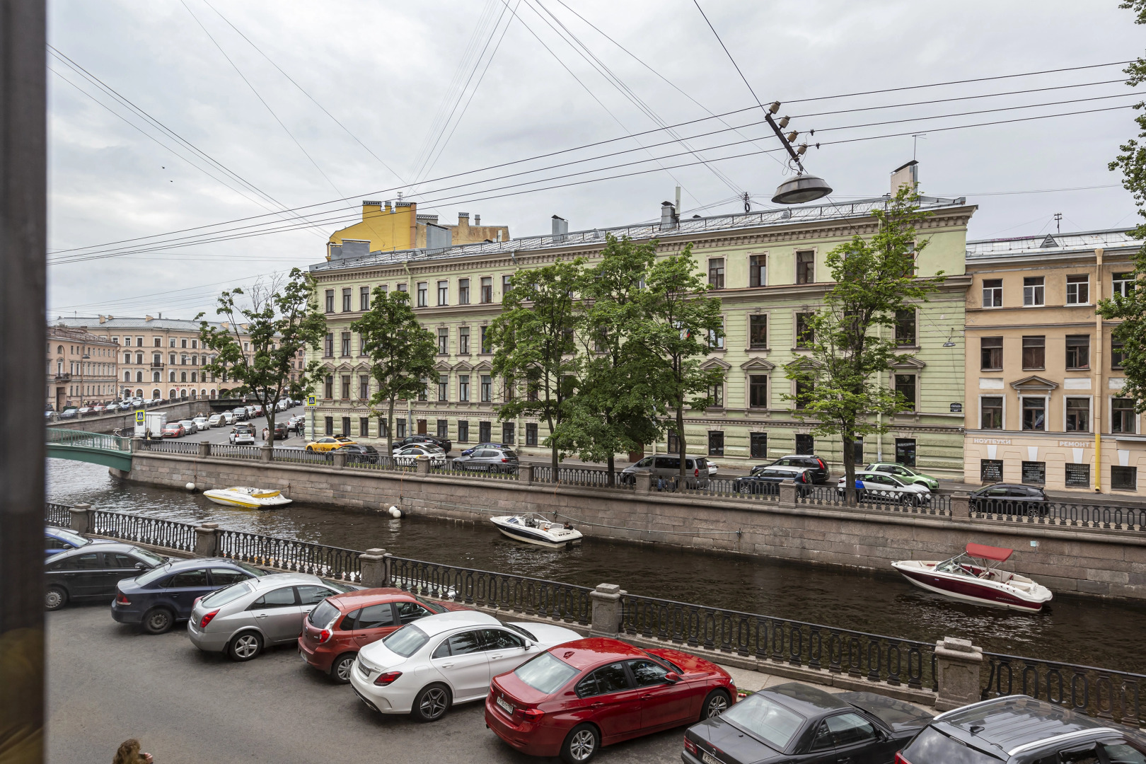 Апартаменты на Сенной площади с видом на канал Грибоедова