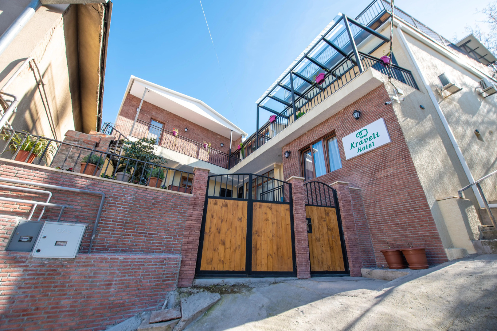 Отель Kraveli