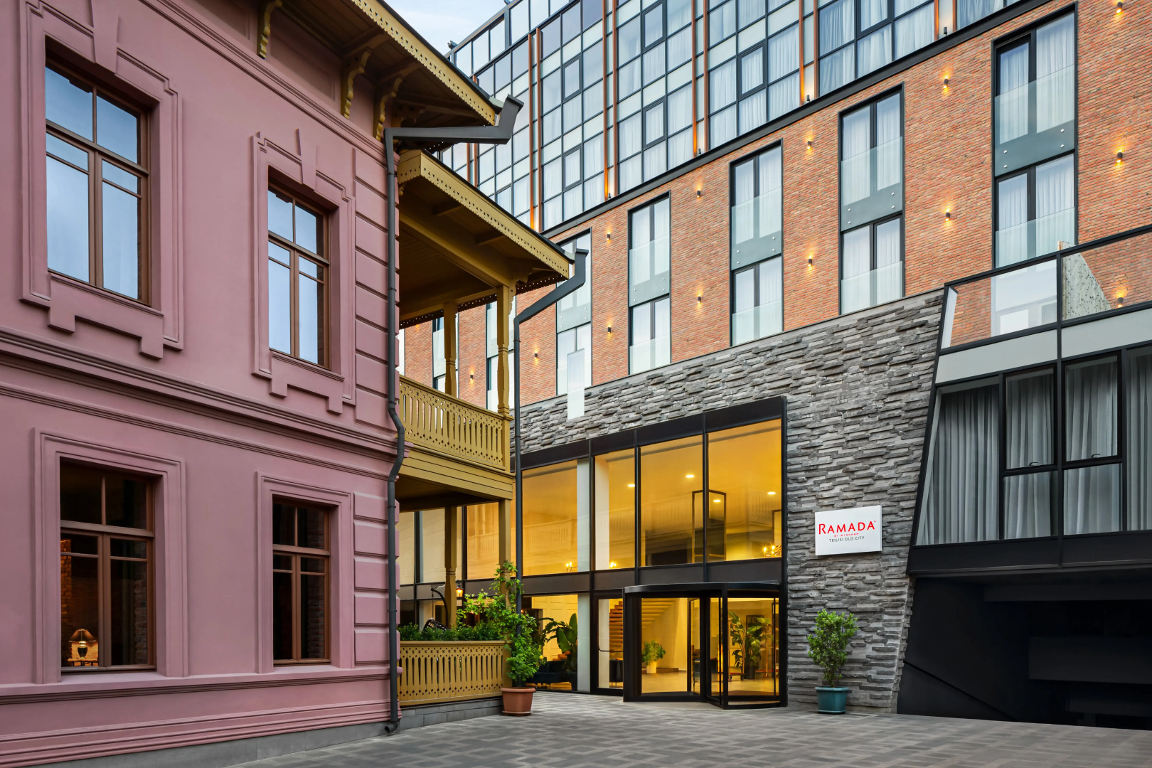 Отель Ramada By Wyndham Tbilisi Old City