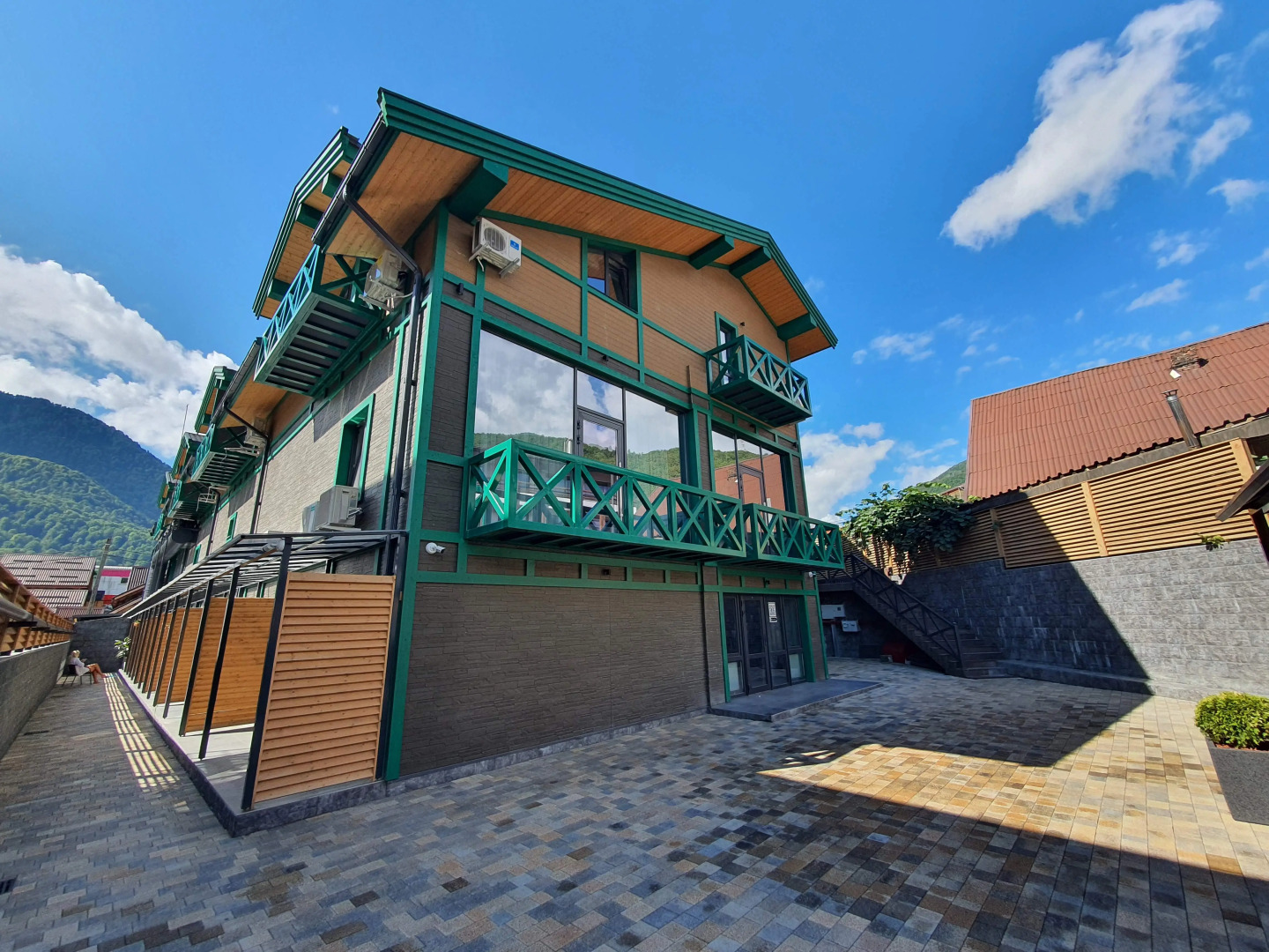 Апартаменты Студия с Балконом на Защитников Кавказа 114