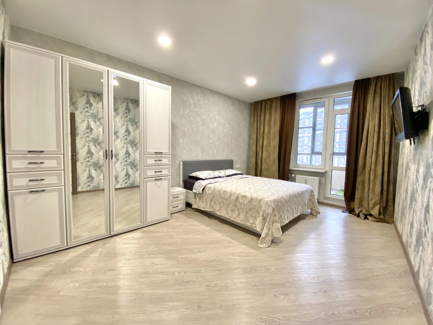 Квартира Большая двухкомнатная у метро Пионерская