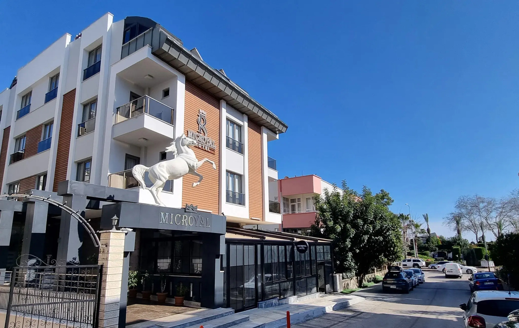 Отель Mic Royal