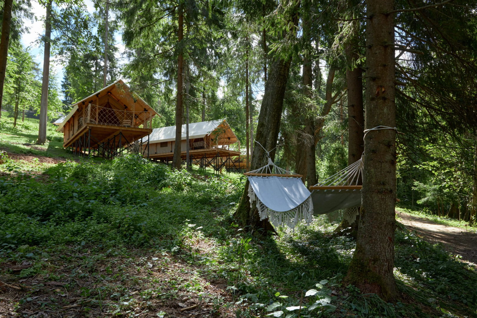 Les Ryadom Glamping