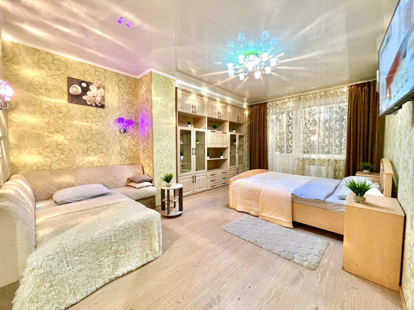 Апартаменты двухкомнатные в Центре Города на 5 этаже (рядом с набережной р. Волга)