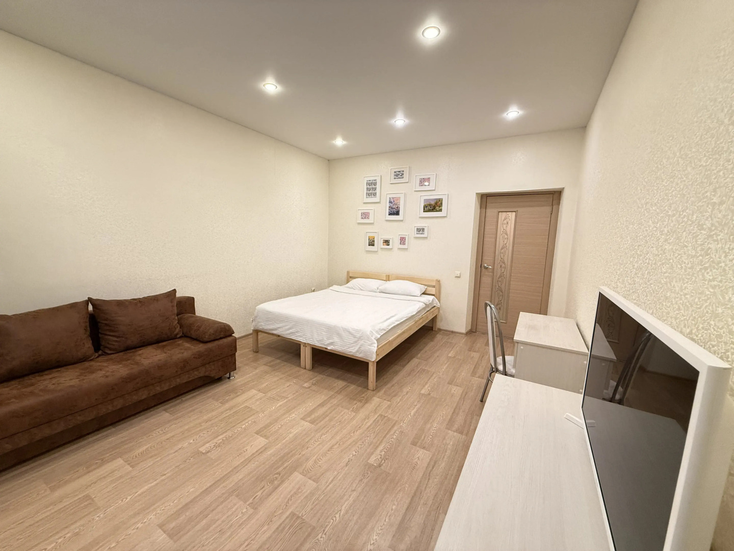 Квартира Трехкомнатная А. Невского 19