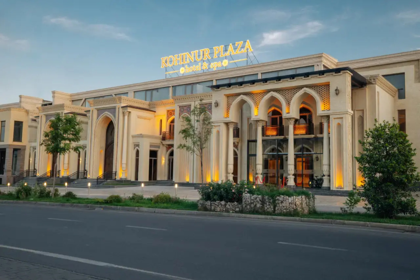 Отель Kohinur Plaza