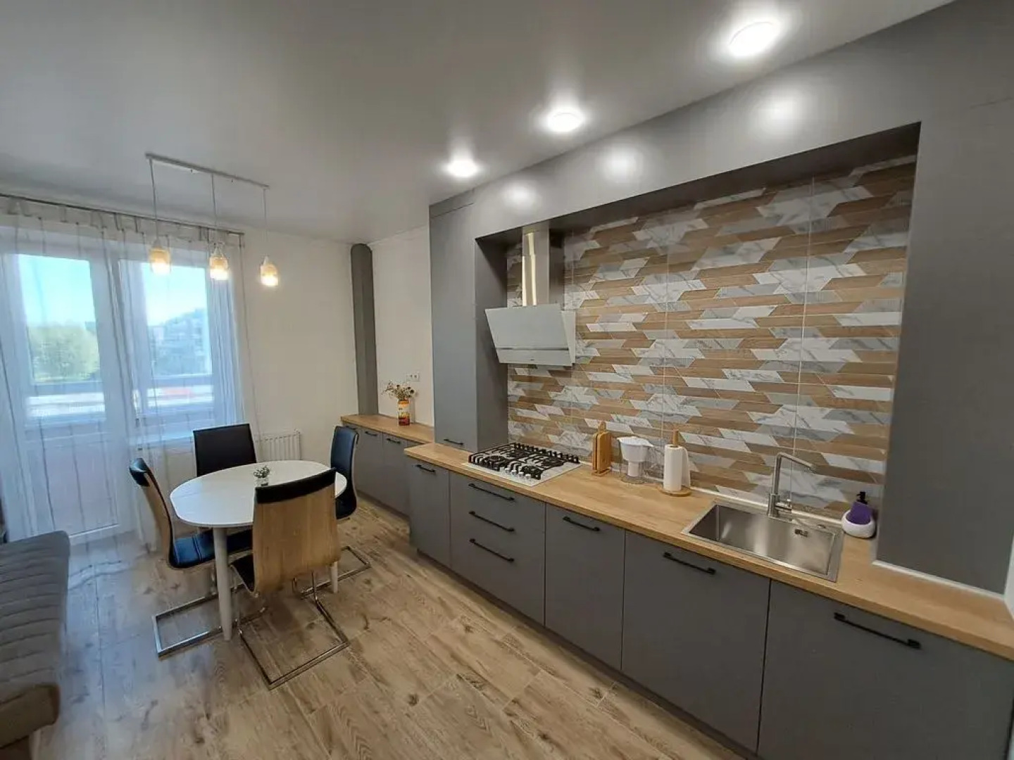 Квартира в новом доме у Верхнего Озера и Музея Янтаря