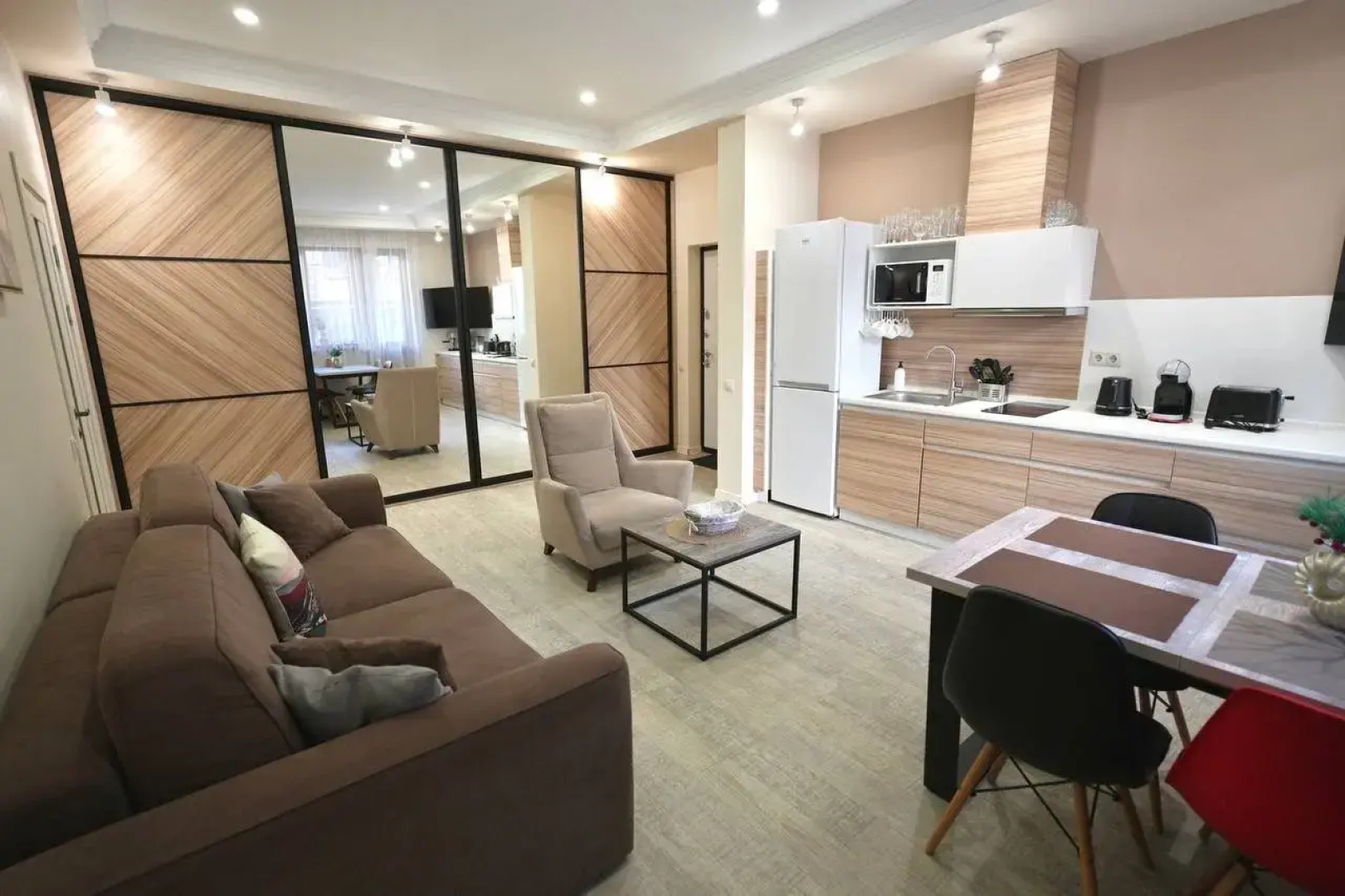 Квартира Двухкомнатная напротив ТЦ Горки Город