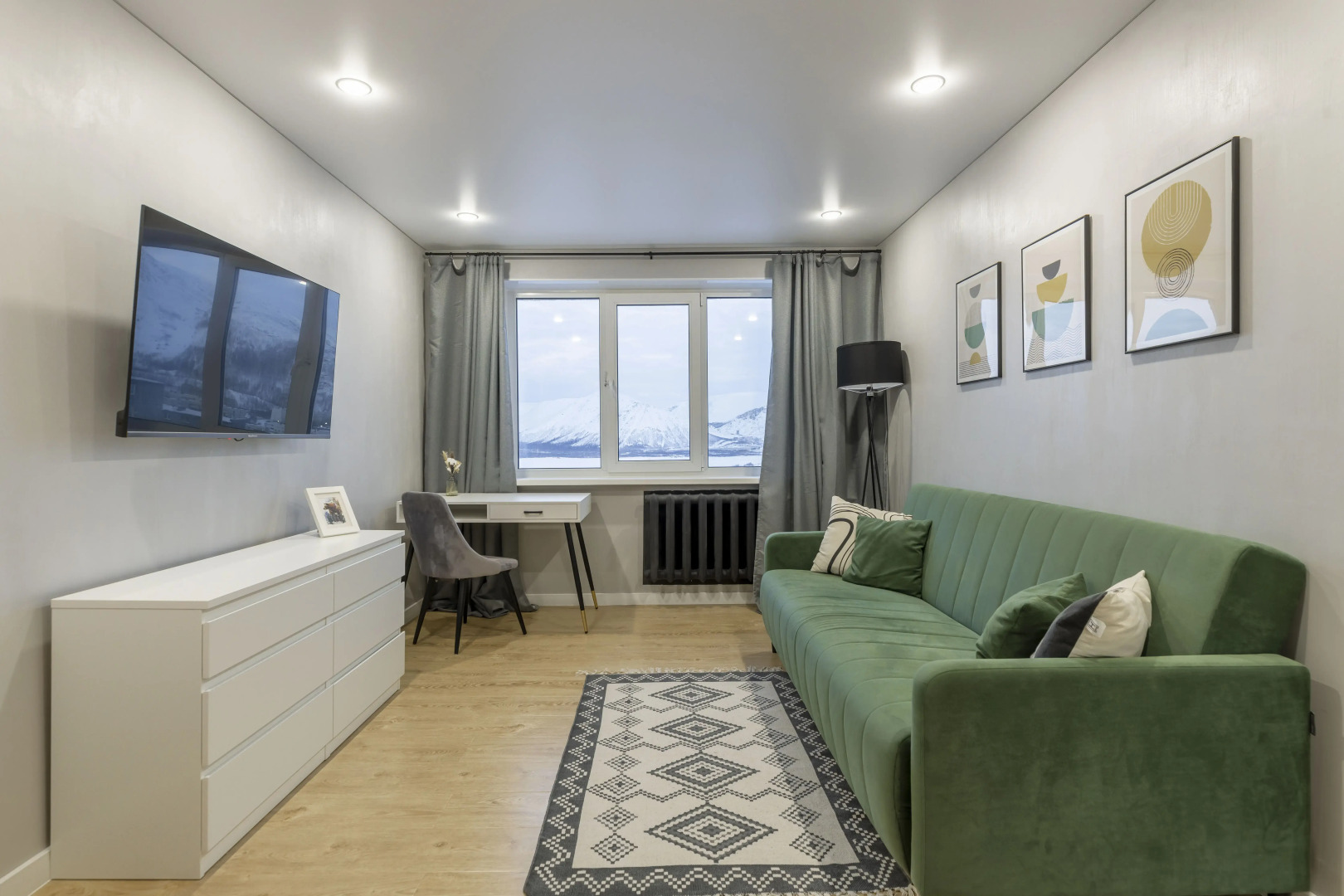 Квартира Уютная 2-к с Потрясающим Видом на Горы и Озеро