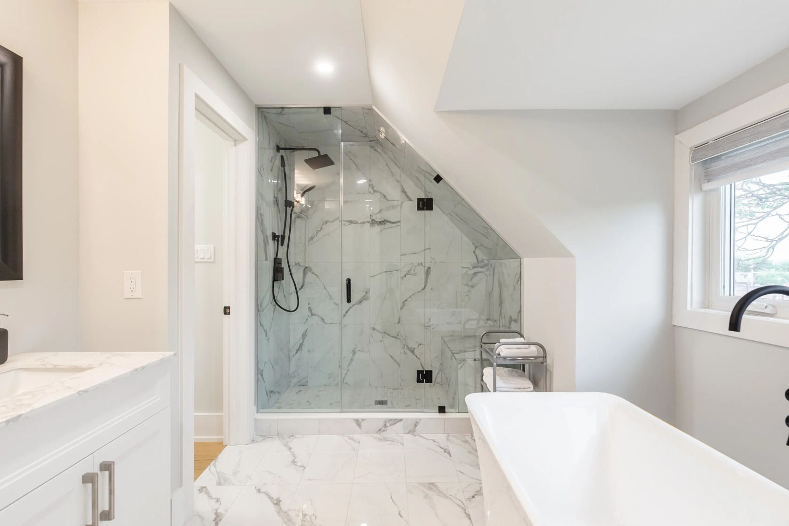 Апартаменты Fancy Downtown Apartments