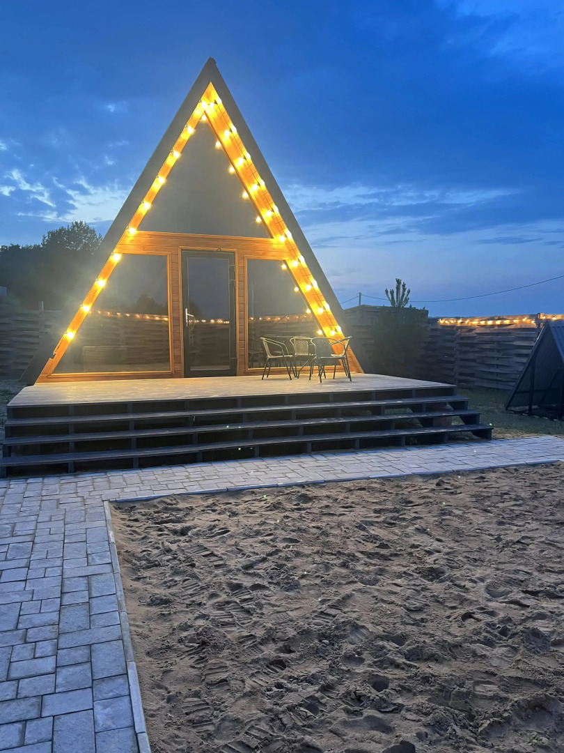 Частный дом Уютный у Реки с Чаном в Современном Стиле