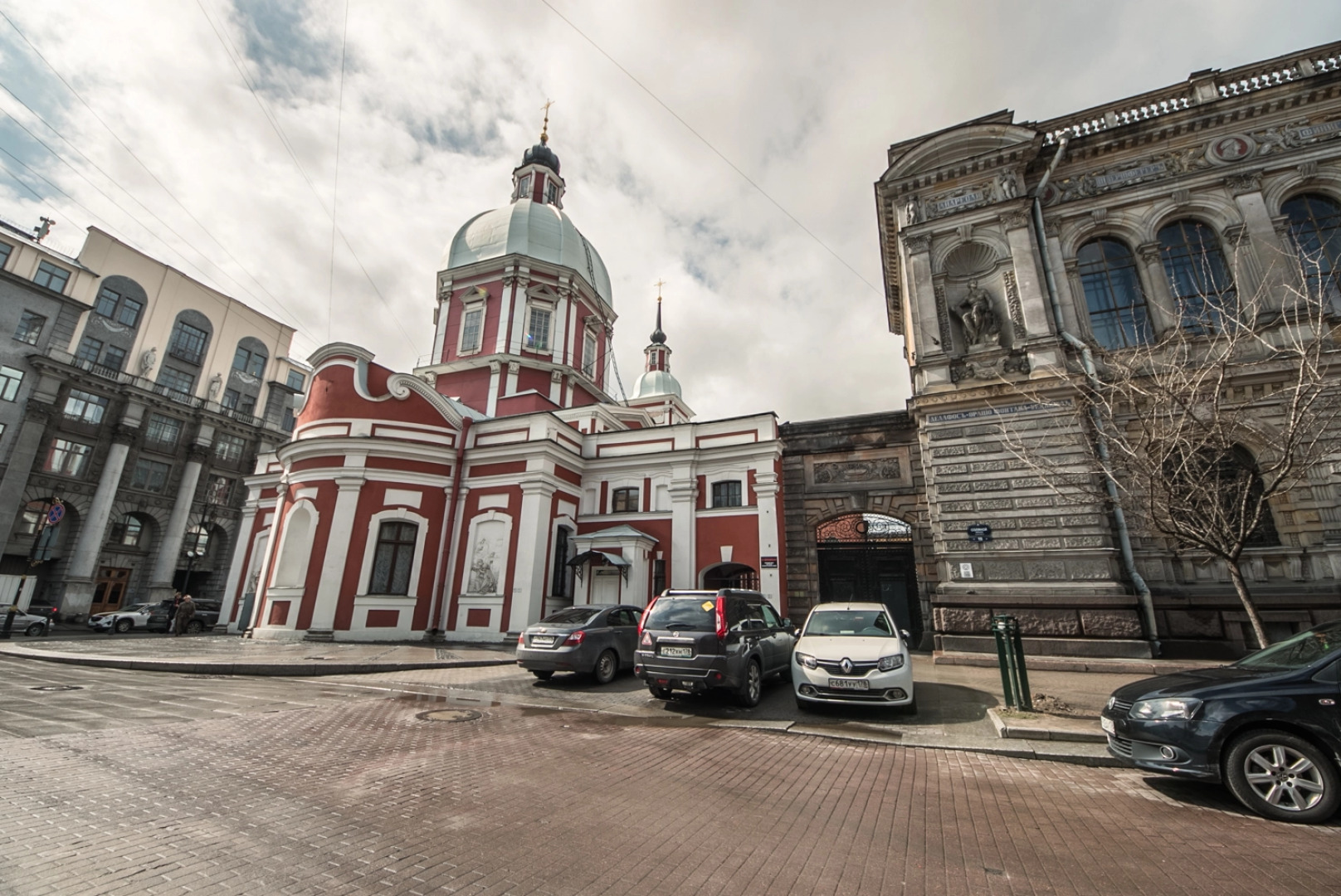 Апартаменты с Балконом Рядом с Летним Садом