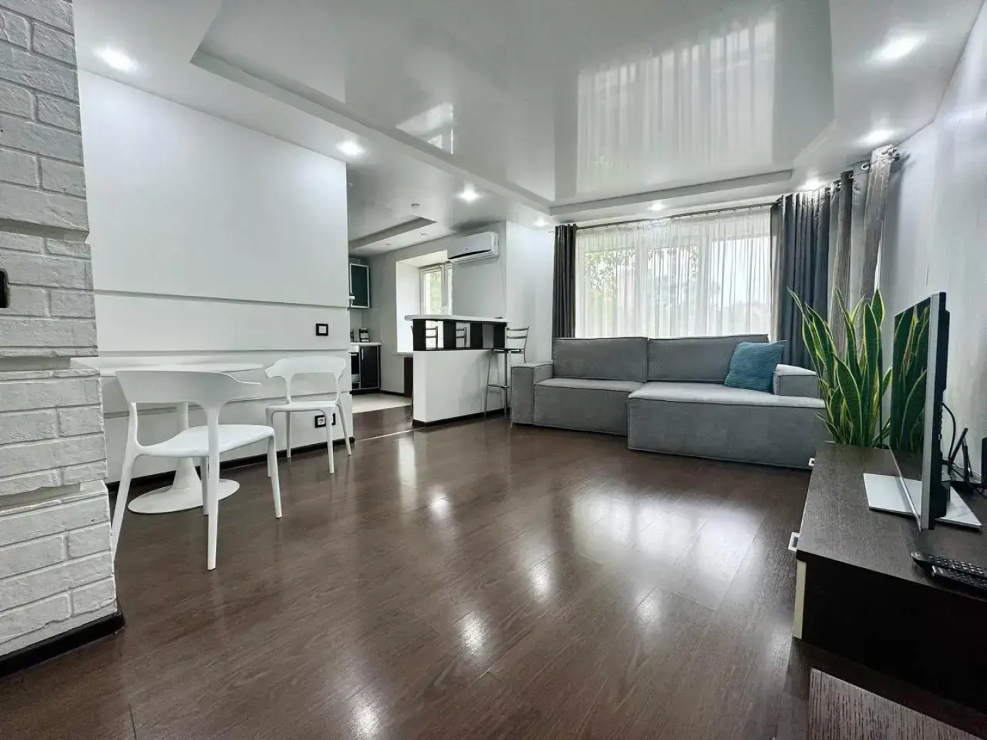 Апартаменты VLadhome24 Океанский проспект 100