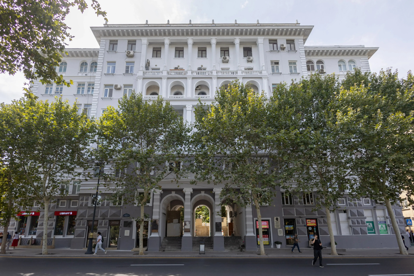 Апартаменты Односпальные с Гостиной в Центре Города