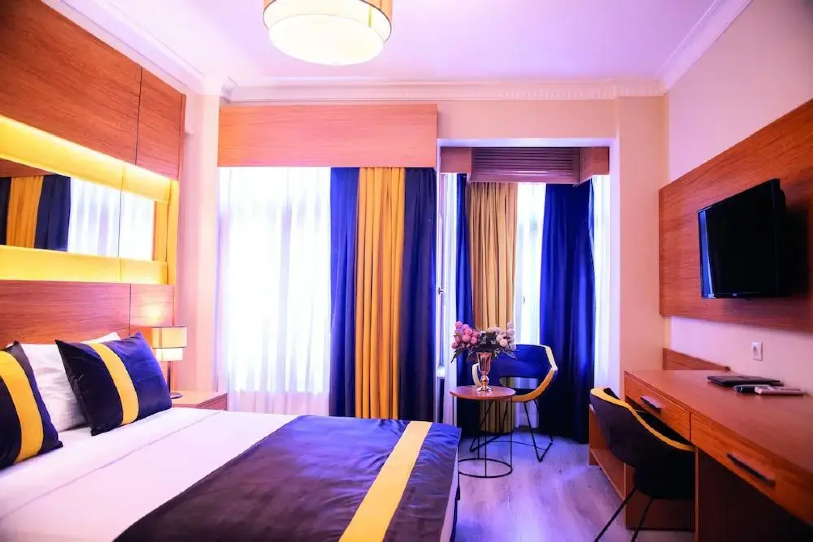Отель Karamans Sirkeci Suites Hotel