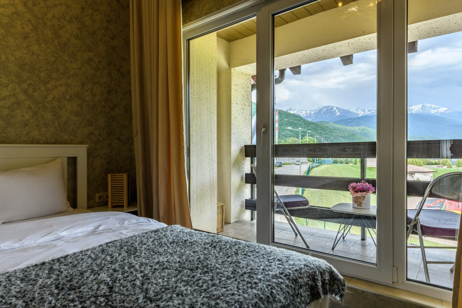 Апартаменты Оплот - Семейный с двумя спальнями и балконами 9