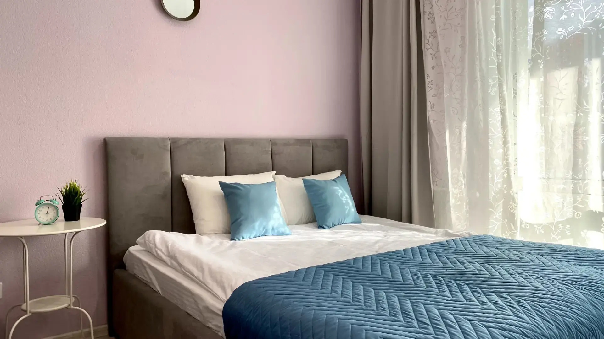 Апартаменты ТРЦ Планета на Нуреева