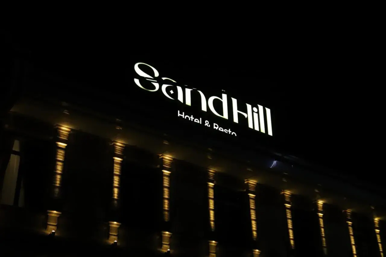 Отель Sandhill Hotel&Resto