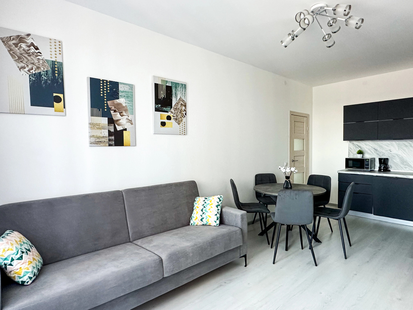 Квартира Просторная семейная квартира на Арцеуловской