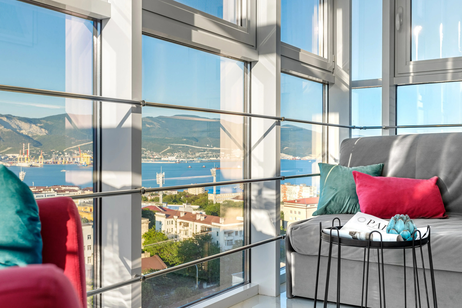 Апартаменты UzorApart Комфортная студия в центре с потрясающим видом на море