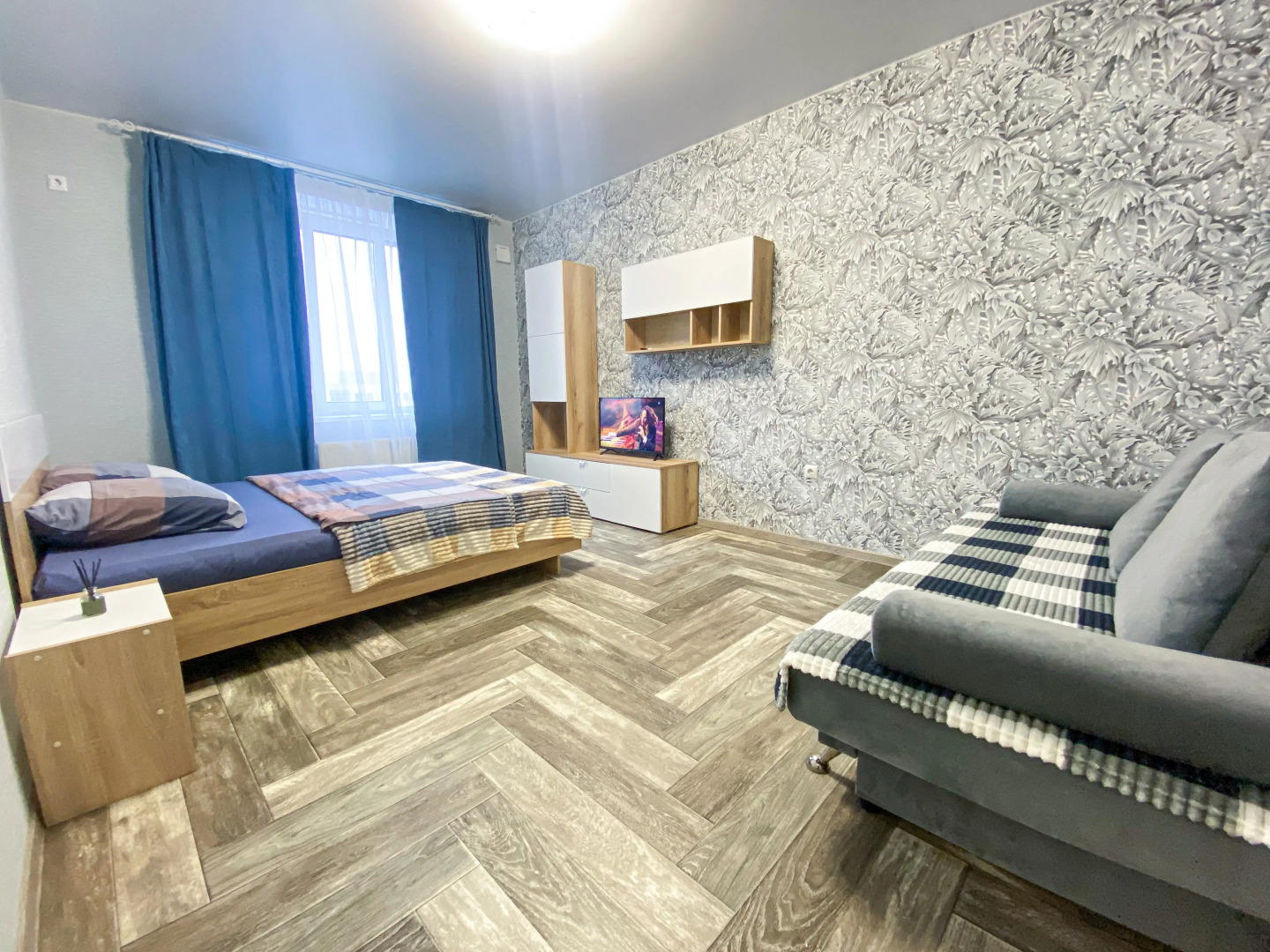 Квартира с Панорамным Балконом и Индивидуальным Отоплением. Тихий Уютный Район с Очень Развитой Инфраструктурой