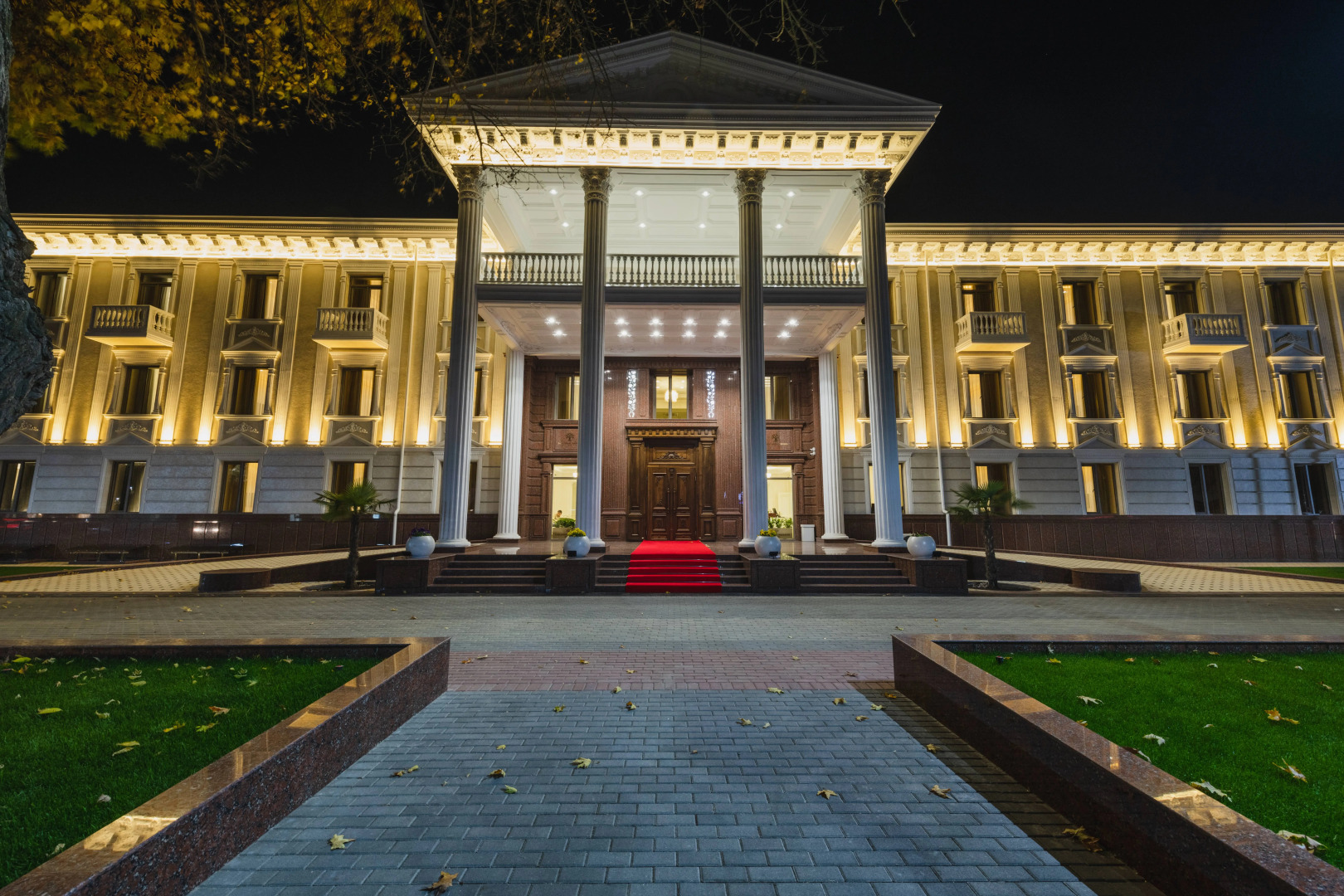 Отель Zarafshon Parkside Hotel