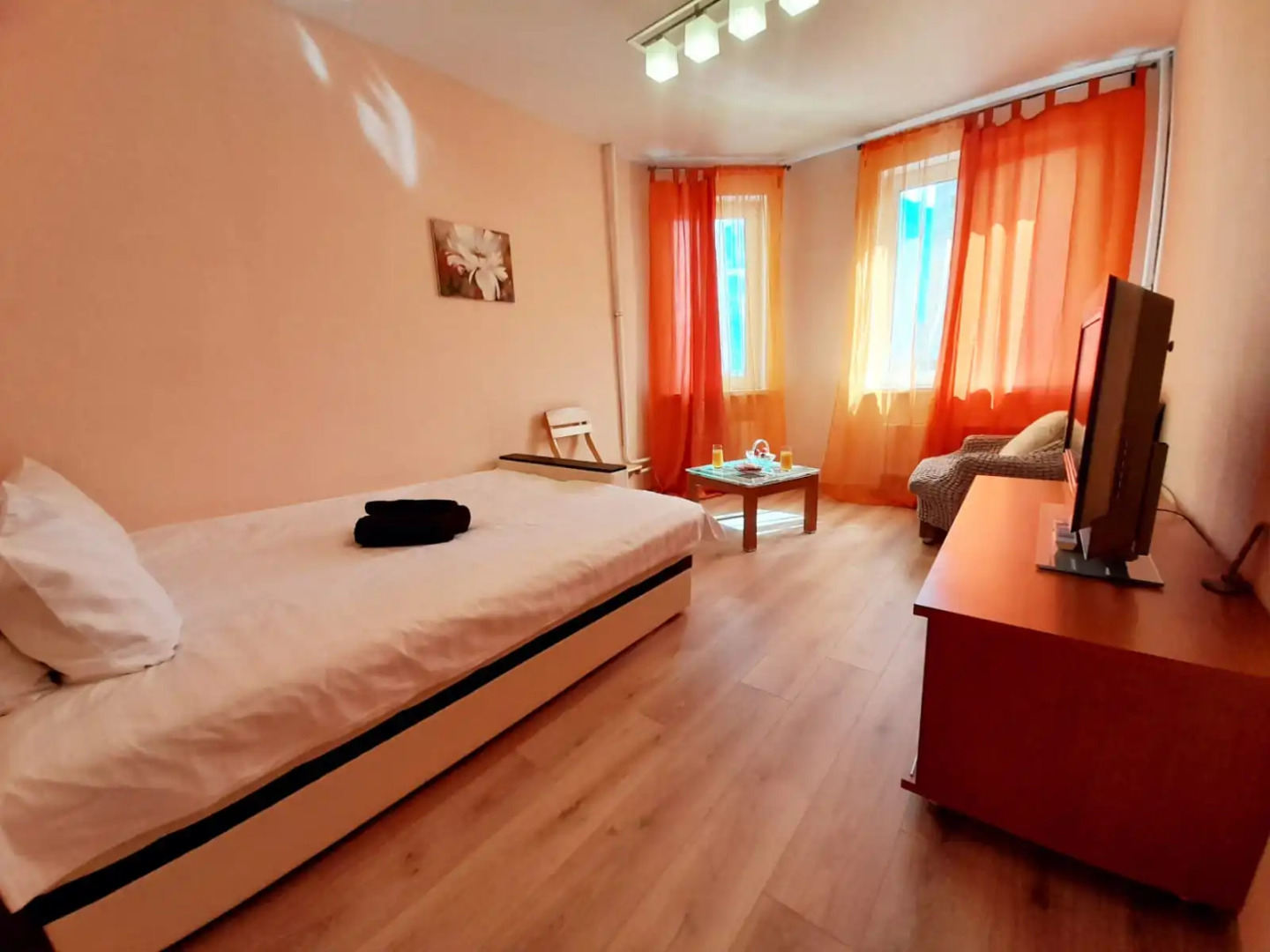 Апартаменты 1-комнатные с балконом на двенадцатом этаже