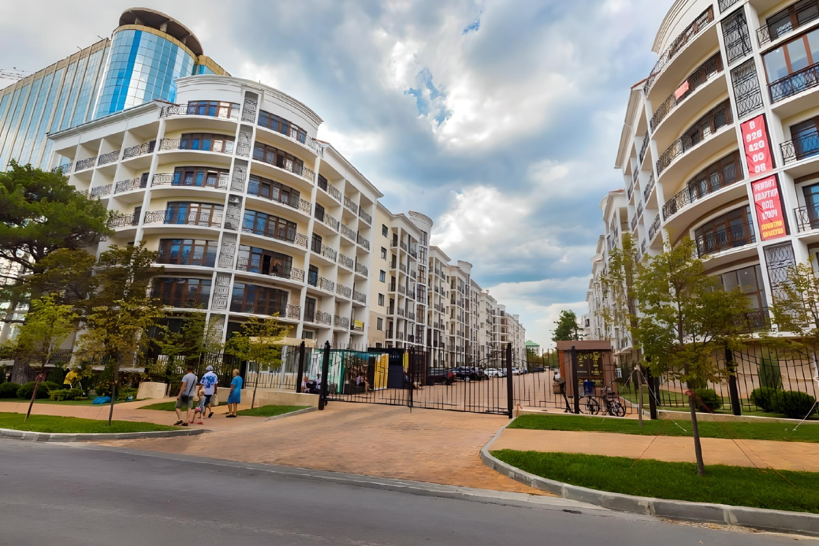 Апартаменты Изумрудный город-1