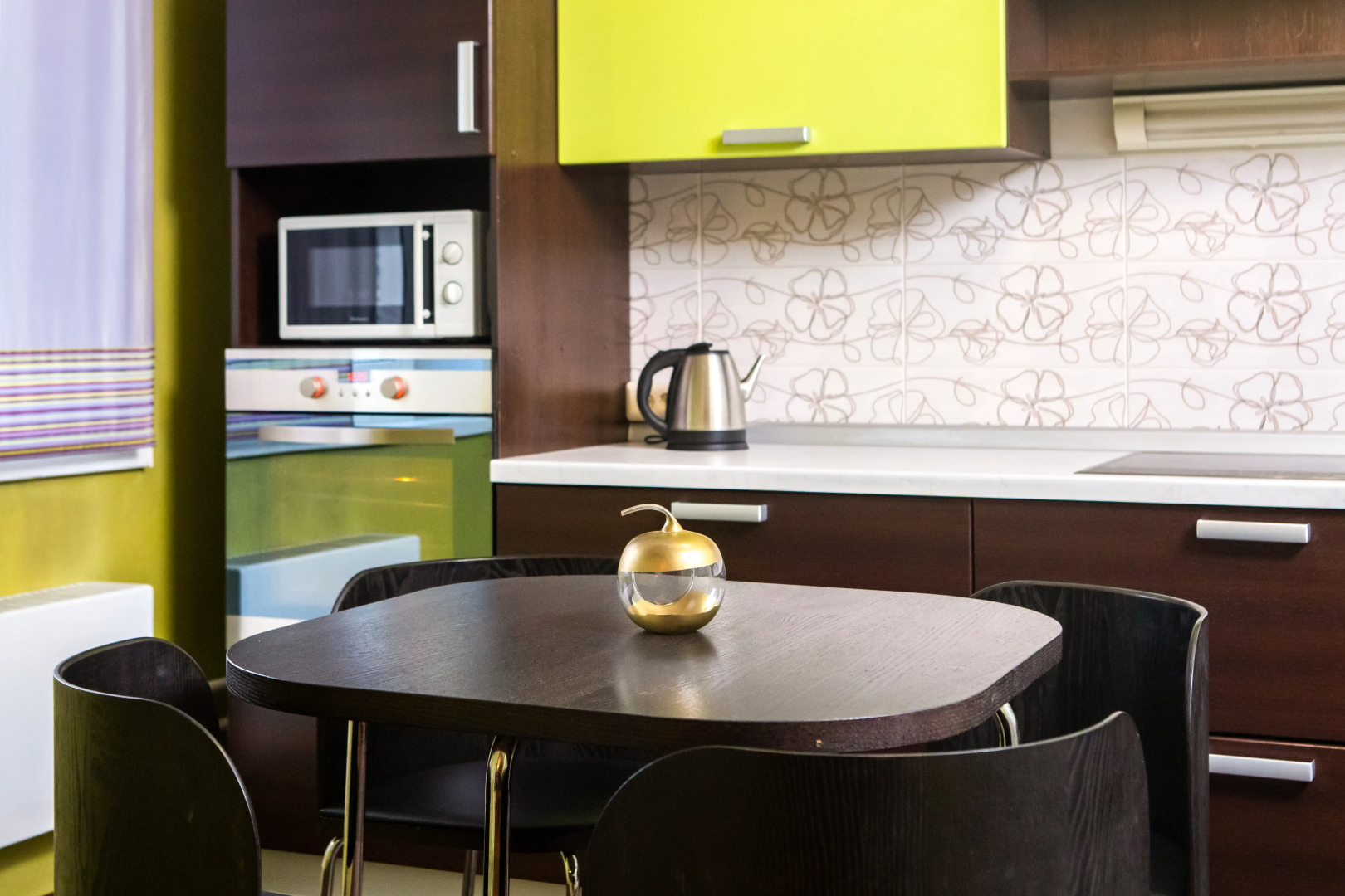 Апартаменты Просторная 2х Комнатная на Алексеева 115