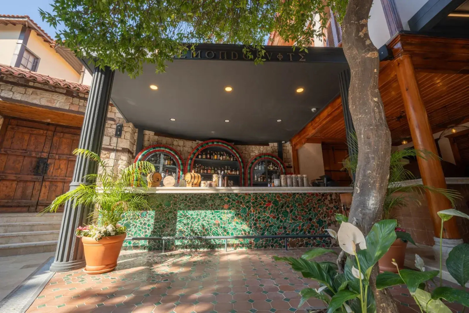 Отель Belmondo Suites