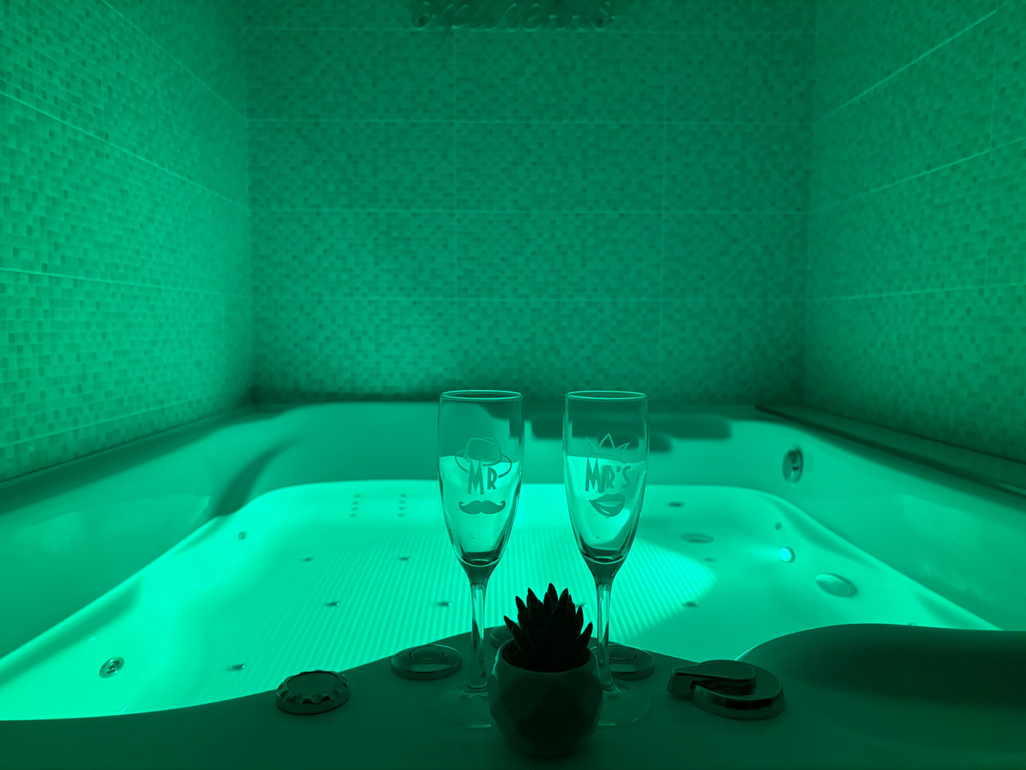 Эффектная романтичная студия с ДЖАКУЗИ оставит незабываемые впечатления от Уют и Комфорт НН