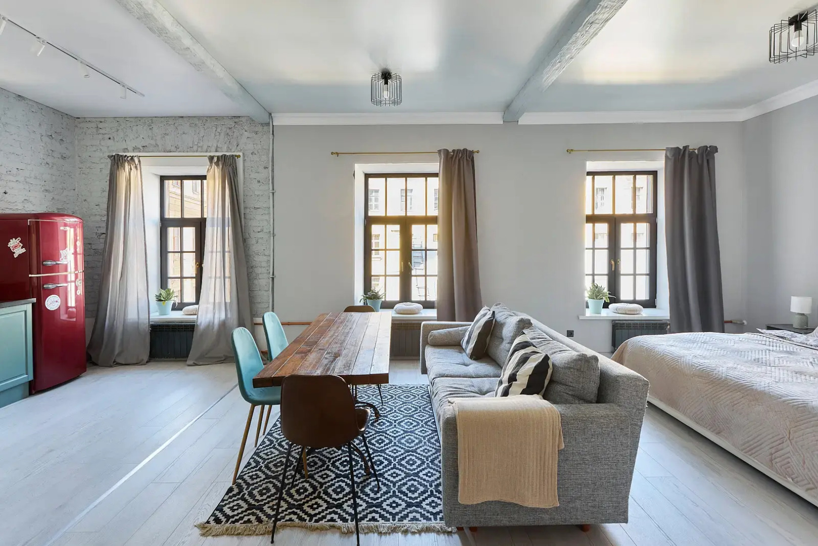 Квартира Orlov House с видом на крыши Петербурга