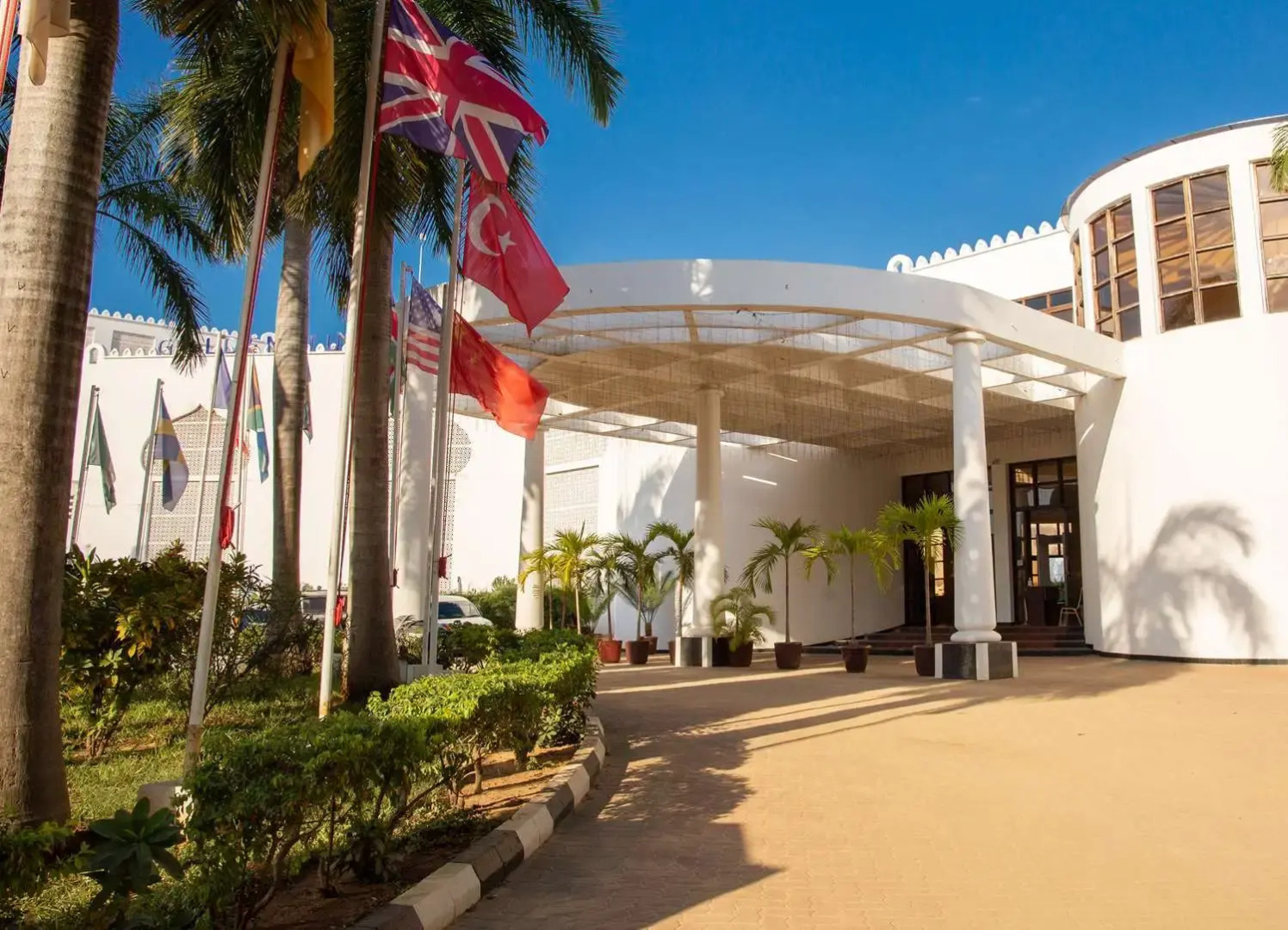 Отель Golden Tulip Dar Es Salaam