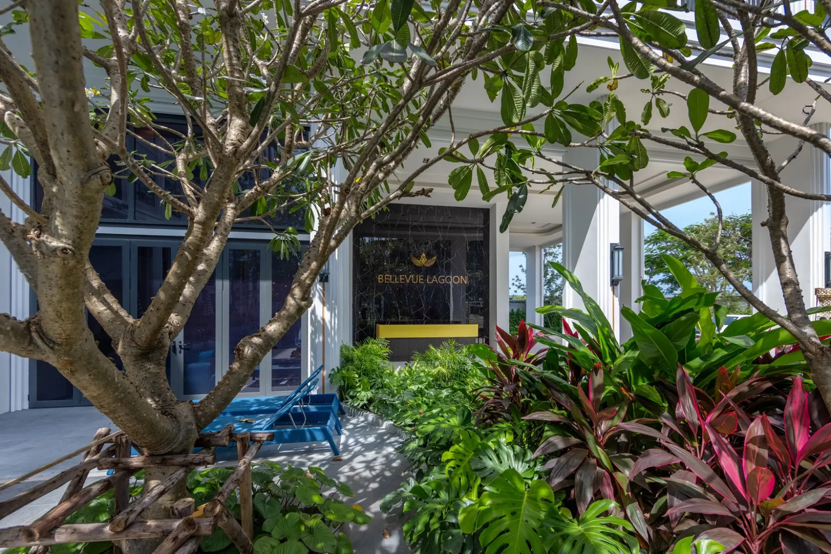 Апарт-отель Bellevue Lagoon Premium by TropicLook