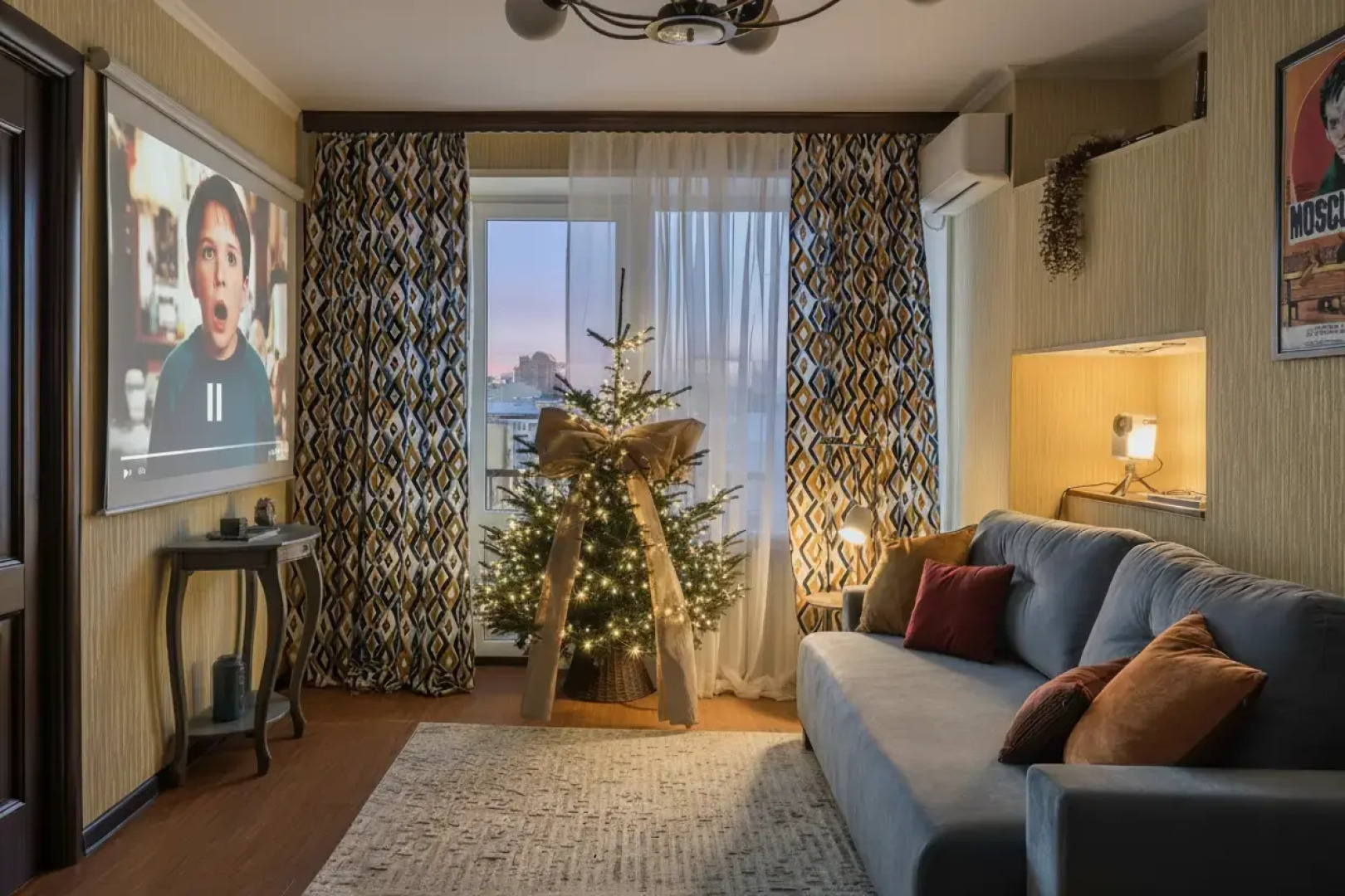 Квартира с кинопроектором пешком по Арбату до Кремля