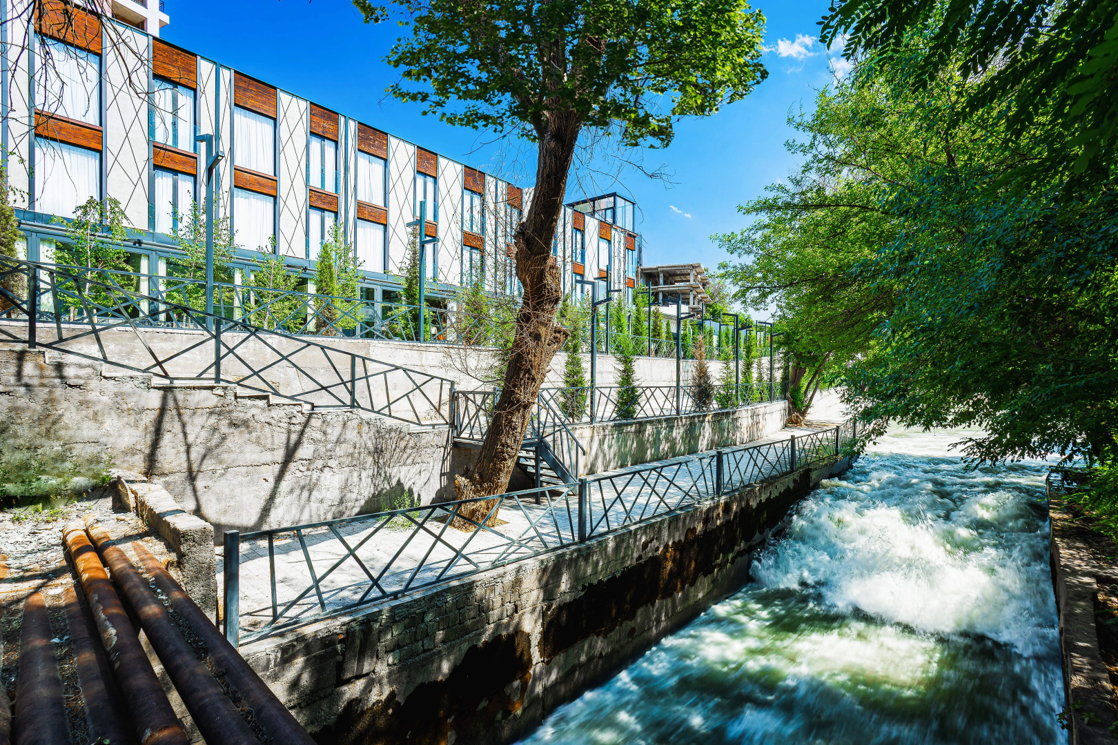 Отель River Inn