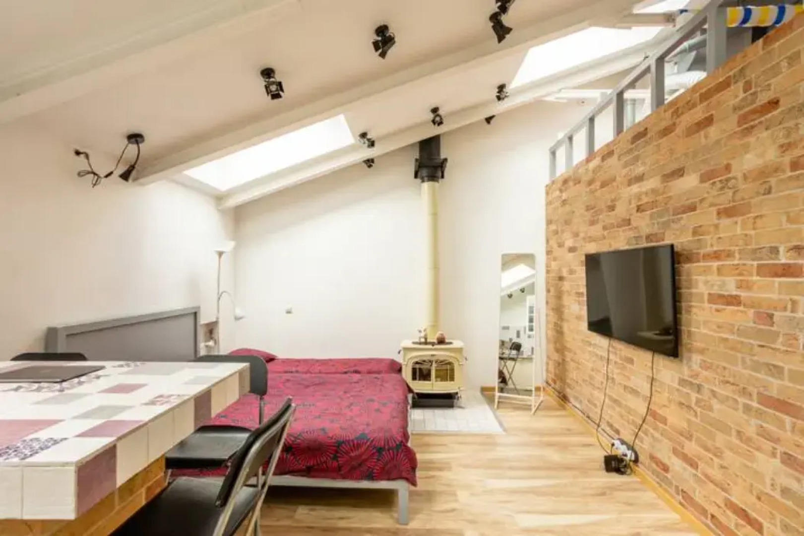 Apartments Лофт с Белым Камином