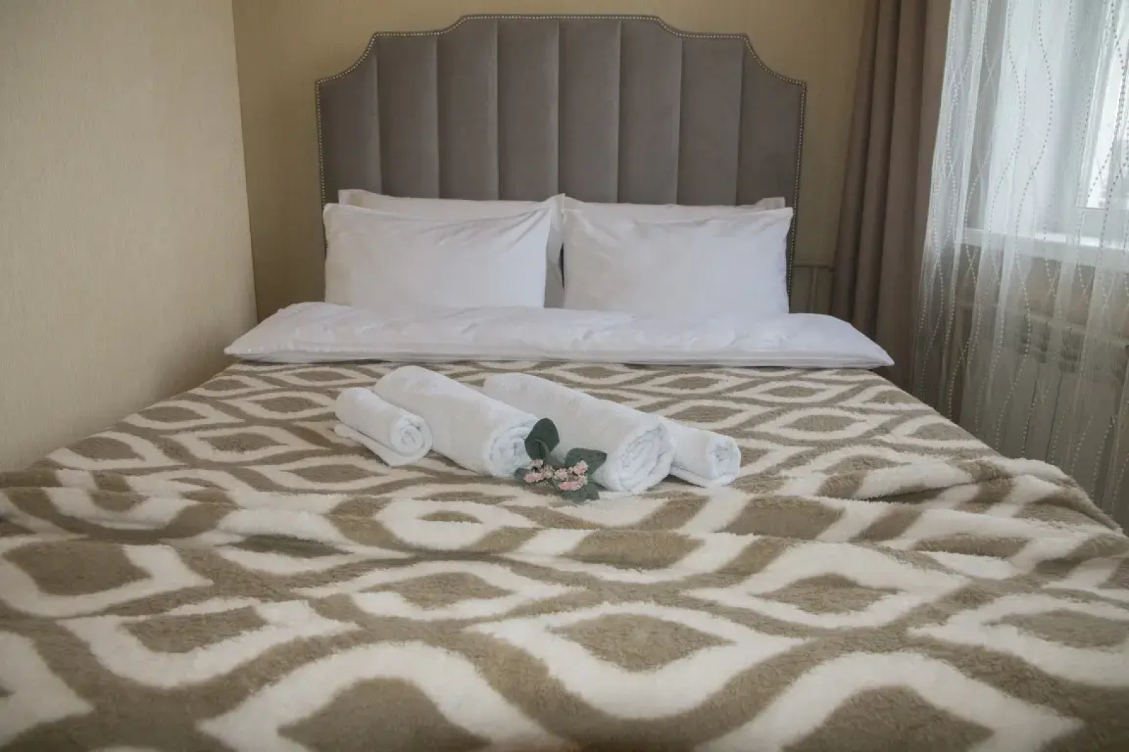 Апартаменты однокомнатные Премиум с джакузи на Парижской коммуны 40