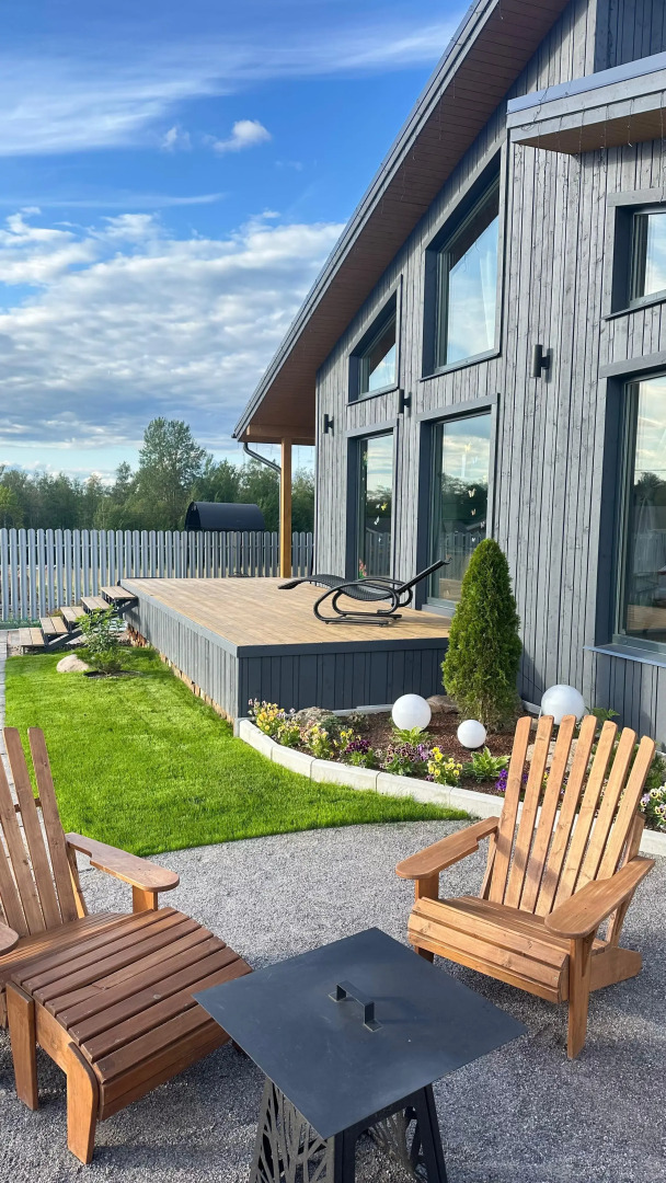 Частный дом у озера