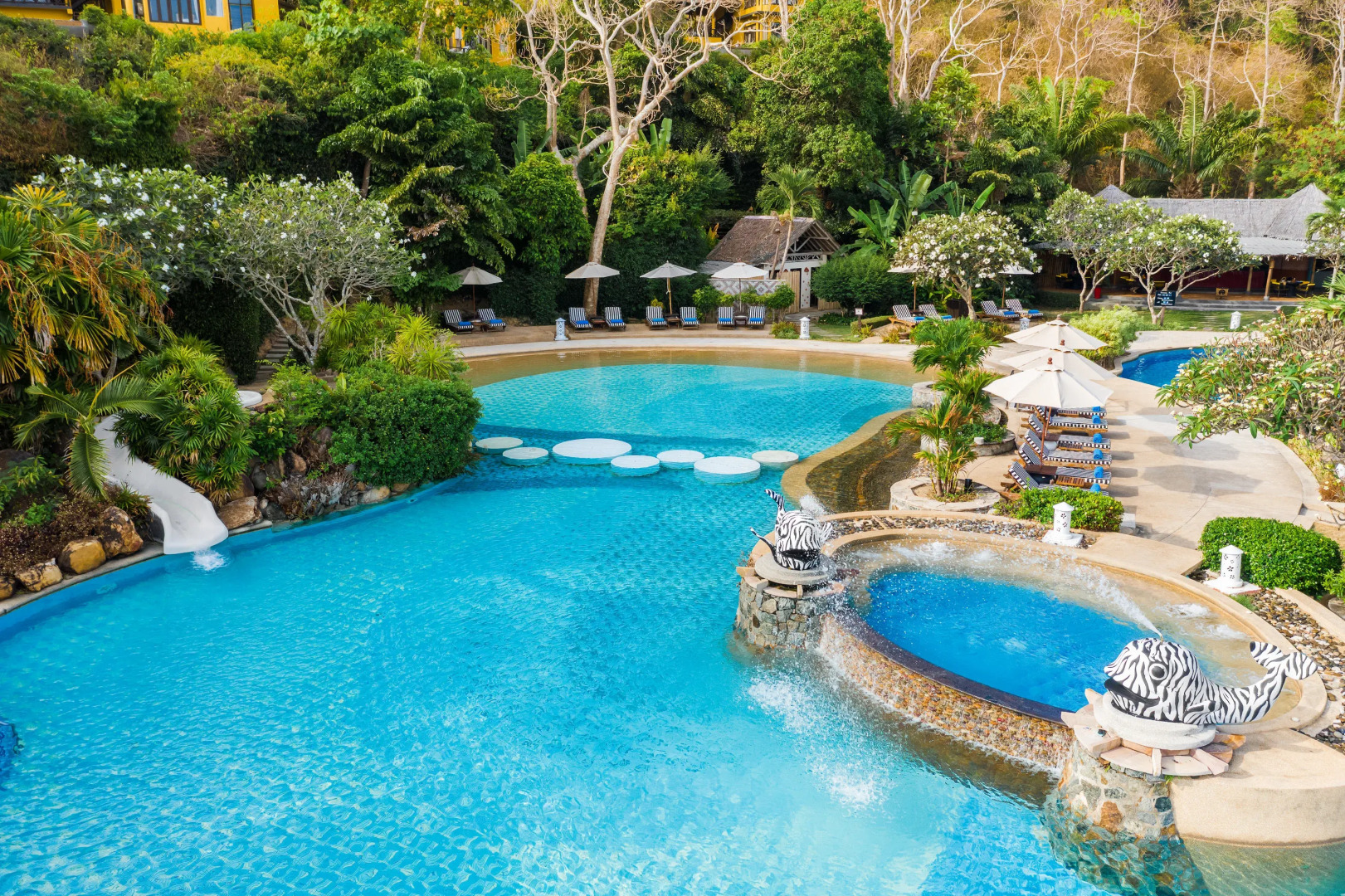 Отель Saii Phi Phi Island Village