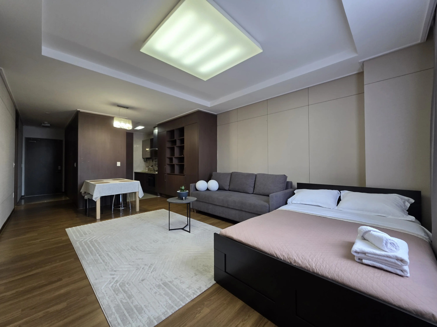 Апартаменты Luxury возле посольства США 2й этаж с шикарным видом на Мечеть