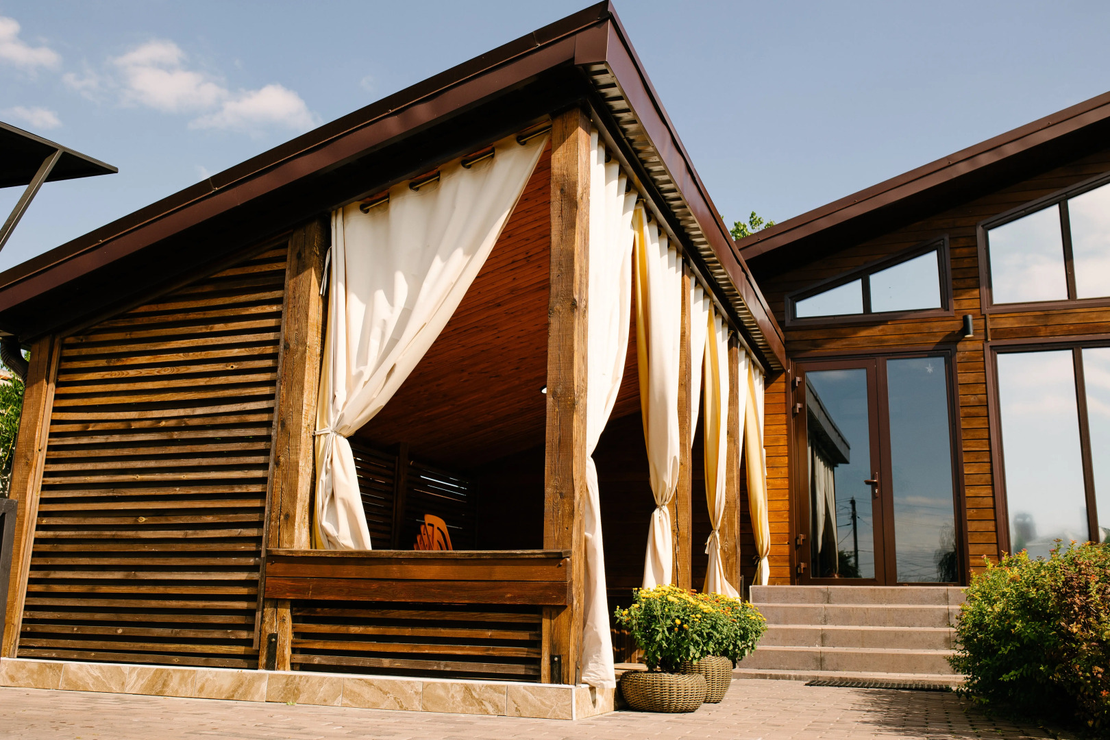 Гостевой дом Барни с горячим бассейном и видом на закат